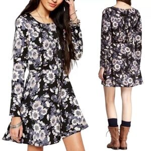 Free People Mini Floral Black and White Dress With pockets Long Sleeves Size 6